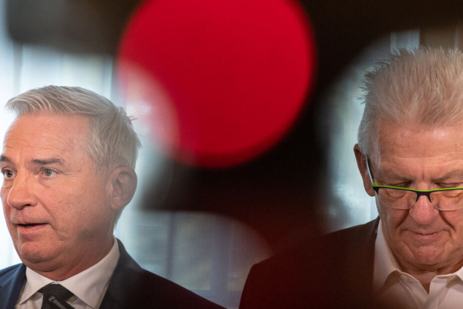 Ministerpräsident Winfried Kretschmann (rechts im Bild) und Innenminister Thomas Strobl bei einer Pressekonferenz nach einem Krisengespräch wegen des DIeseö-Fahrverbots.