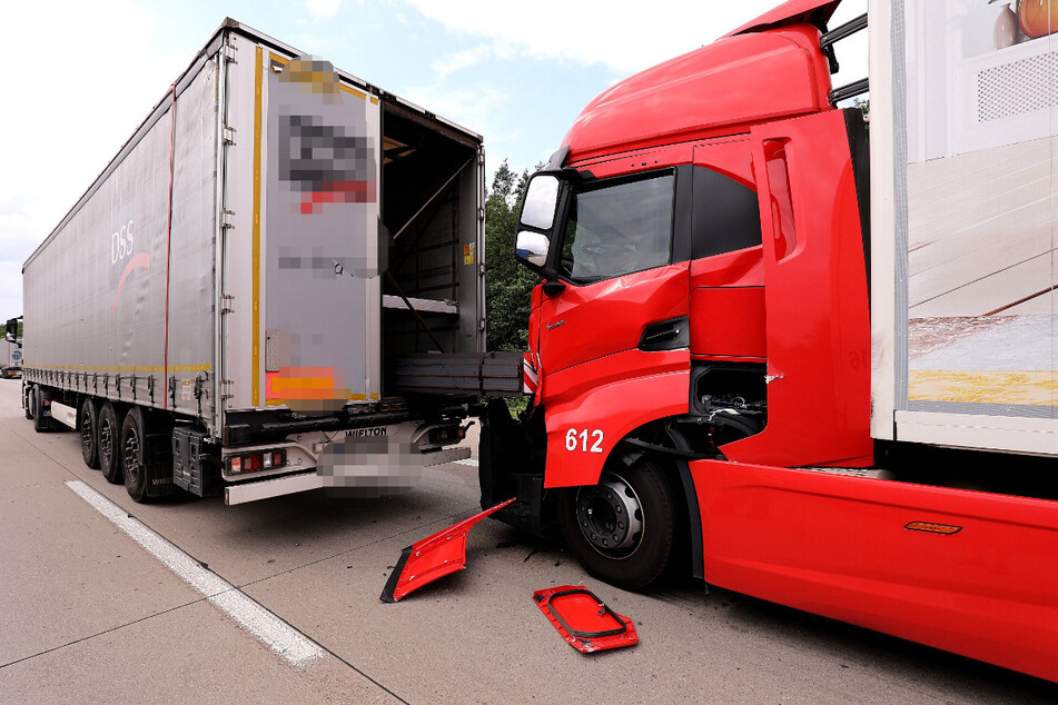 Verkehrsbedingt musste ein Lkw bremsen, es kam zum Auffahrunfall mit zwei nachfolgenden Trucks.