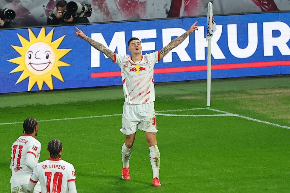 Frenetischer Jubel von RB Leipzigs Benjamin Sesko (21) nach seinem Strahl zum zwischenzeitlichen 3:1 gegen Werder Bremen.