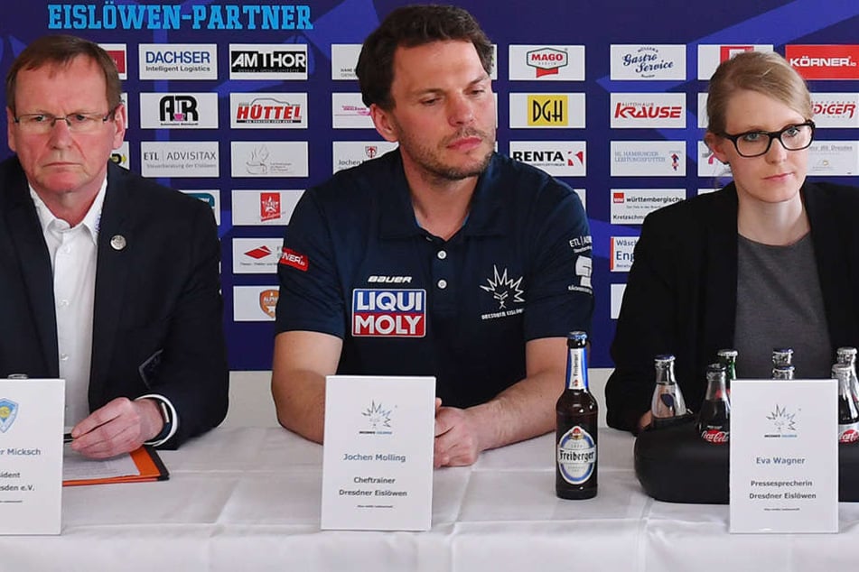 Eislöwen-Präsident Peter Micksch, Neu-Trainer Jochen Molling und Pressesprecherin Eva Wagner (v.l.n.r.) bei der Pressekonferenz.