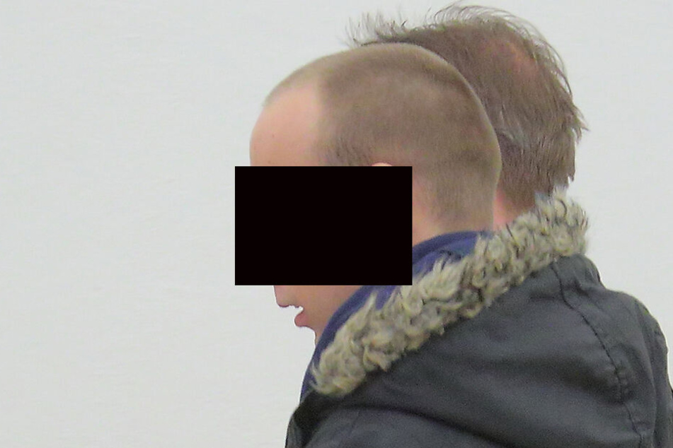 Chris R. (24) soll im Sonnenblumenfeld direkt am Elberadweg eine Frau vergewaltigt haben.