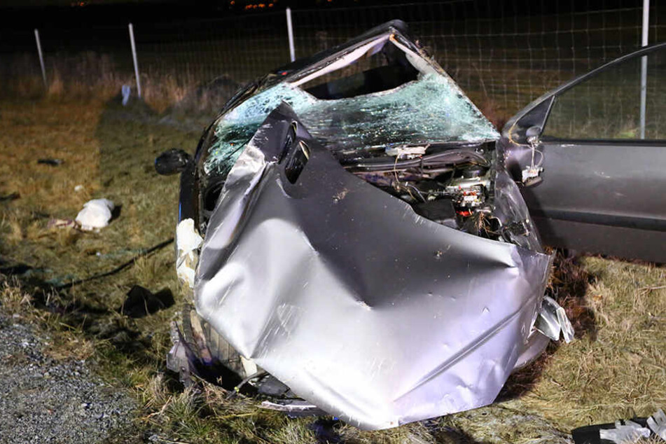 Ein Mann kam bei dem Unfall im Landkreis Bautzen ums Leben, eine Frau wurde schwer verletzt.