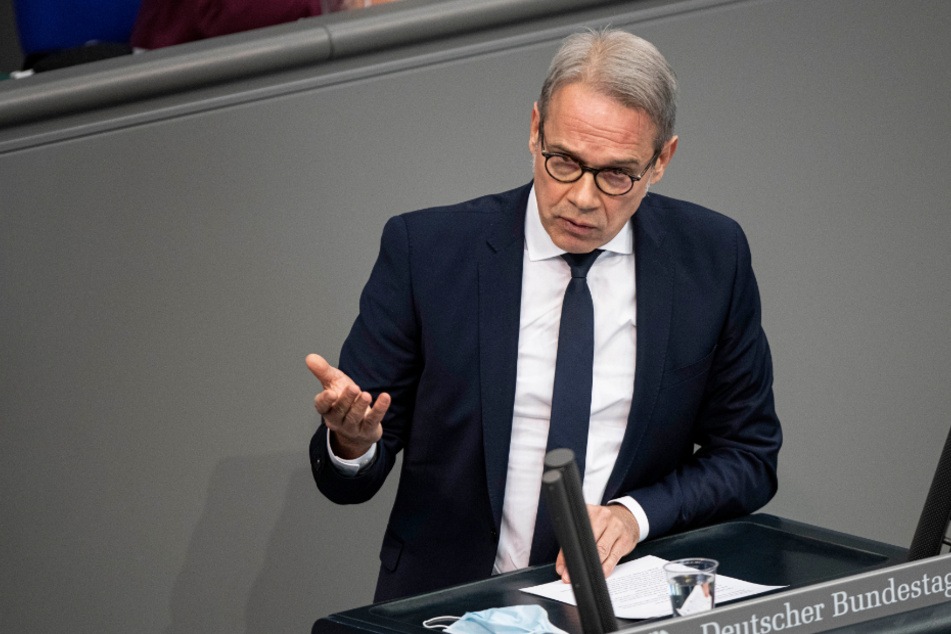 Georg Maier, Thüringens Innenminister und Vorsitzender der Innenministerkonferenz, spricht während der Sitzung des Bundestags.
