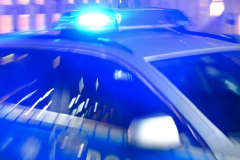 Als die Beamten eintrafen, versuchte der 22-Jährige zu fliehen. (Symbolbild)