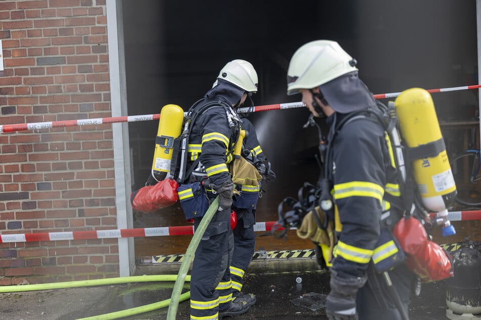 Die Feuerwehr hatte den Lagerhallenbrand schnell unter Kontrolle.