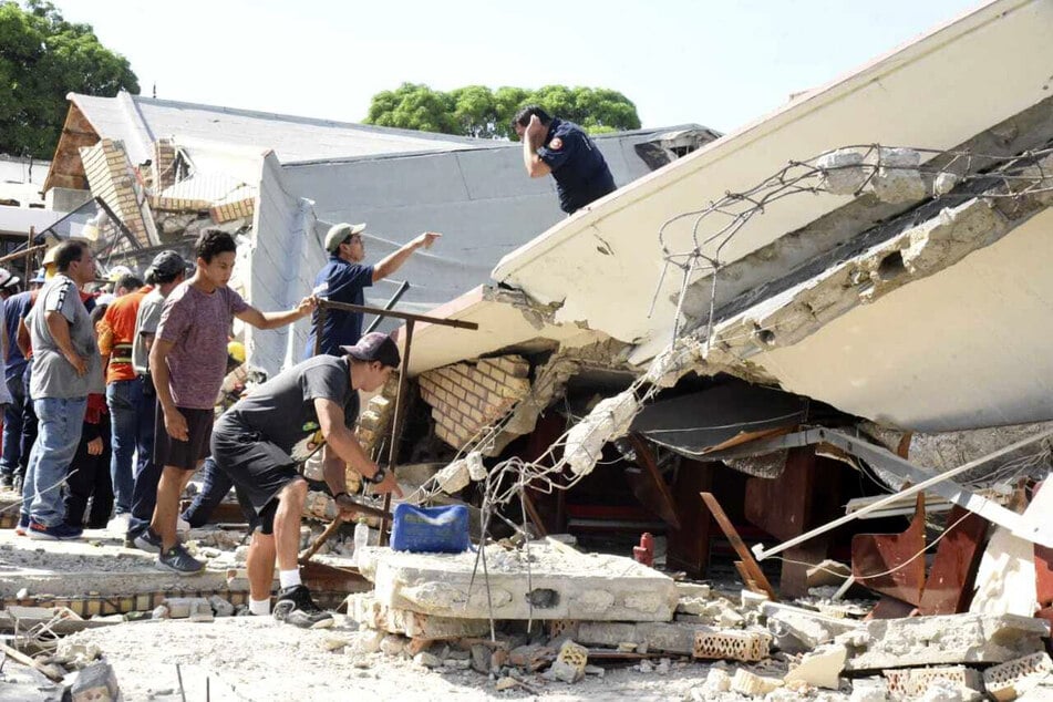 Ein Kirchendach ist im Osten Mexikos in sich zusammengestürzt, mehrere Menschen verloren ihr Leben.