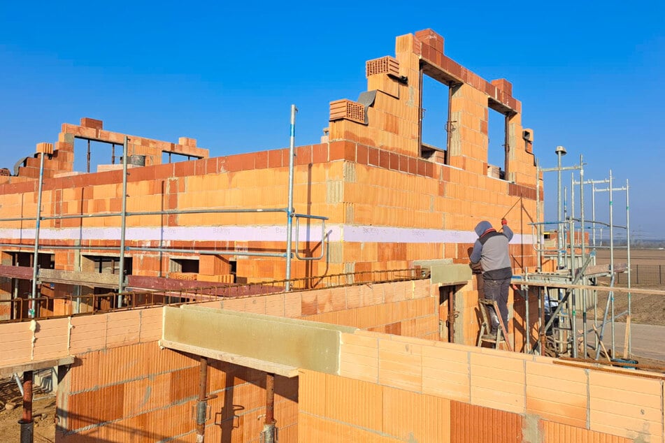 Beim Magdeburger Massivhaus ist nicht nur Erfahrung ein Plus, sondern auch der Spaß am Handwerk und die Lust stets mitanzupacken.