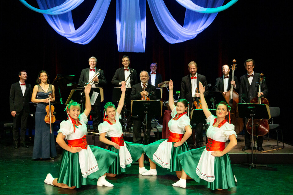 Die großen Melodien des Walzerkönigs Johann Strauß werden im König-Albert-Theater in Bad Elster aufgeführt.