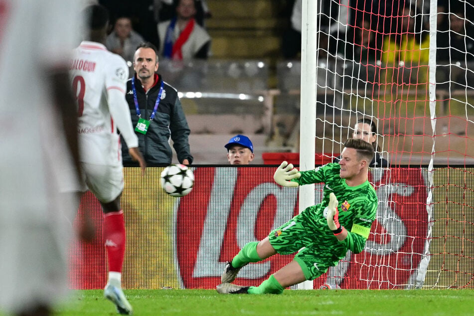 Marc-André ter Stegen (32) erwies dem FC Barcelona mit seinem Patzer einen Bärendienst.