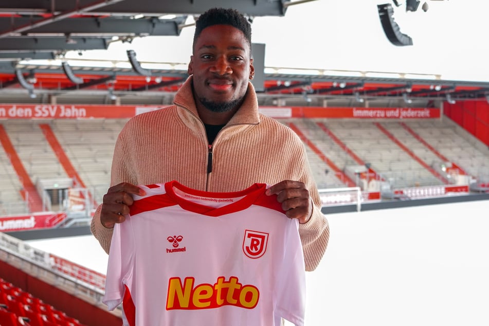 Frederic Ananou (27) ist zurück im Abstiegskampf der 2. Bundesliga, hat sich Regensburg angeschlossen.