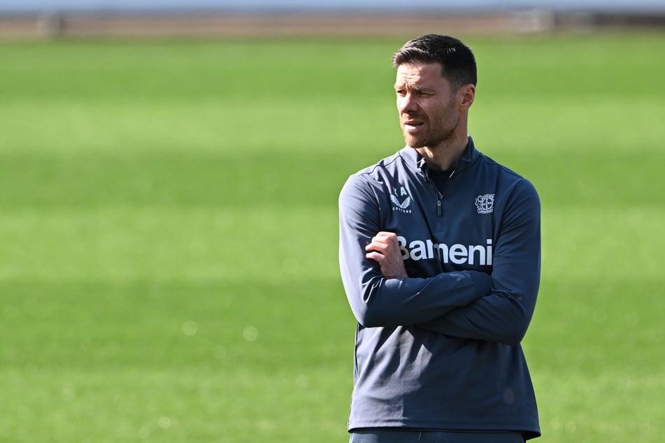 Leverkusens Trainer Xabi Alonso (43) glaubt noch an ein Champions-League-Wunder gegen den FC Bayern München.