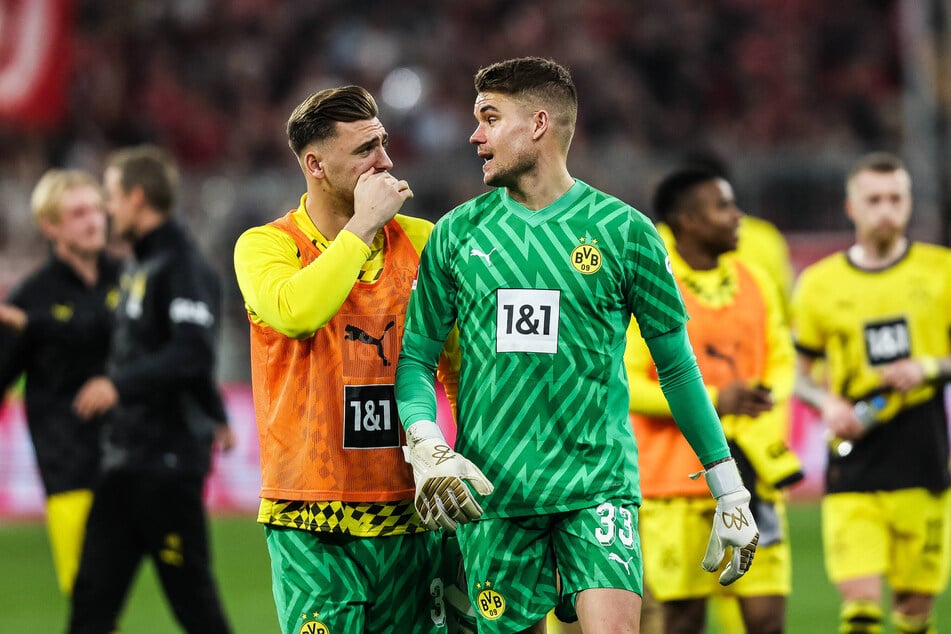 Marcel Lotka (25, l.) bildete in drei Jahren BVB mit Alexander Meyer (35, r.) und Gregor Kobel (28, nicht im Bild) ein Torwartteam.