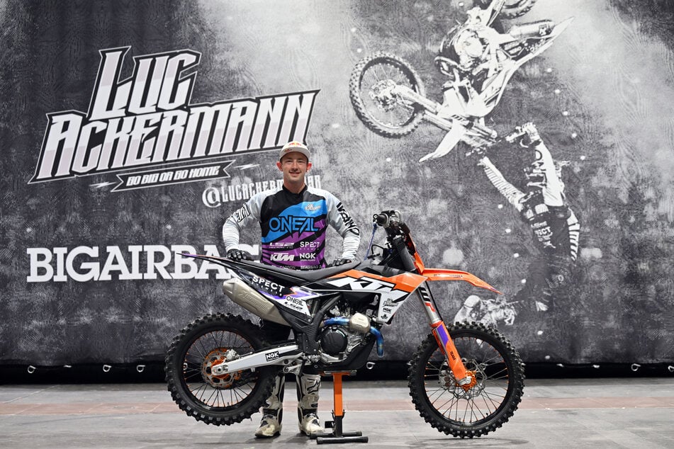 Luc Ackermann (26) ist Freestyle-Motocross-Profi und kommt am 14. September 2024 wieder nach Erfurt, um die Fans mit seinen Tricks zu verzücken.