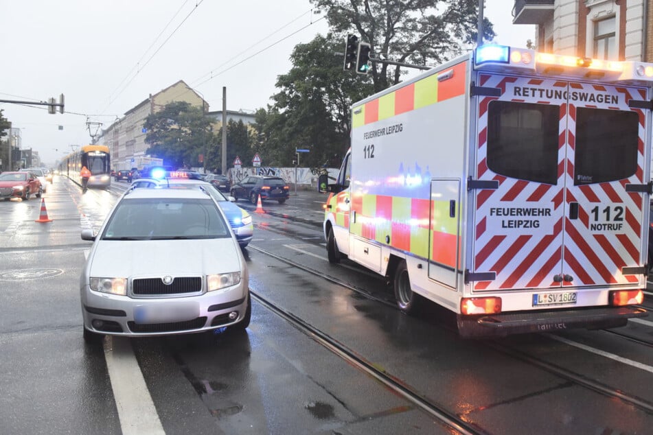 Ein Rettungswagen brachte die verletzte Frau ins Krankenhaus.