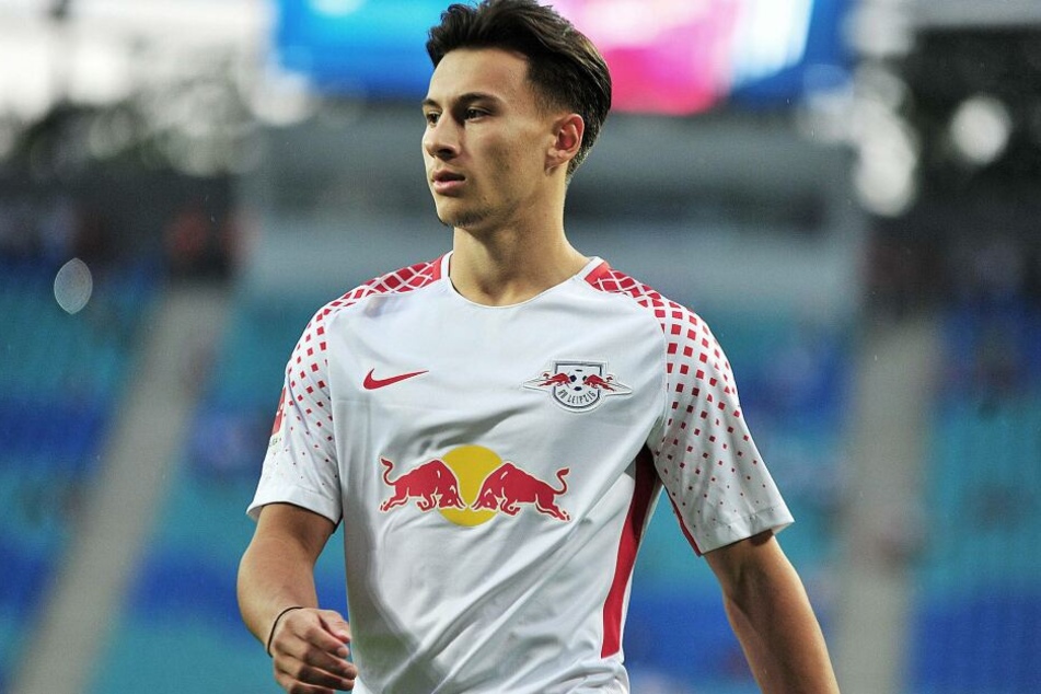Jetzt hat der 19-Jährige die Fritz-Walter-Medaille in Gold bekommen.