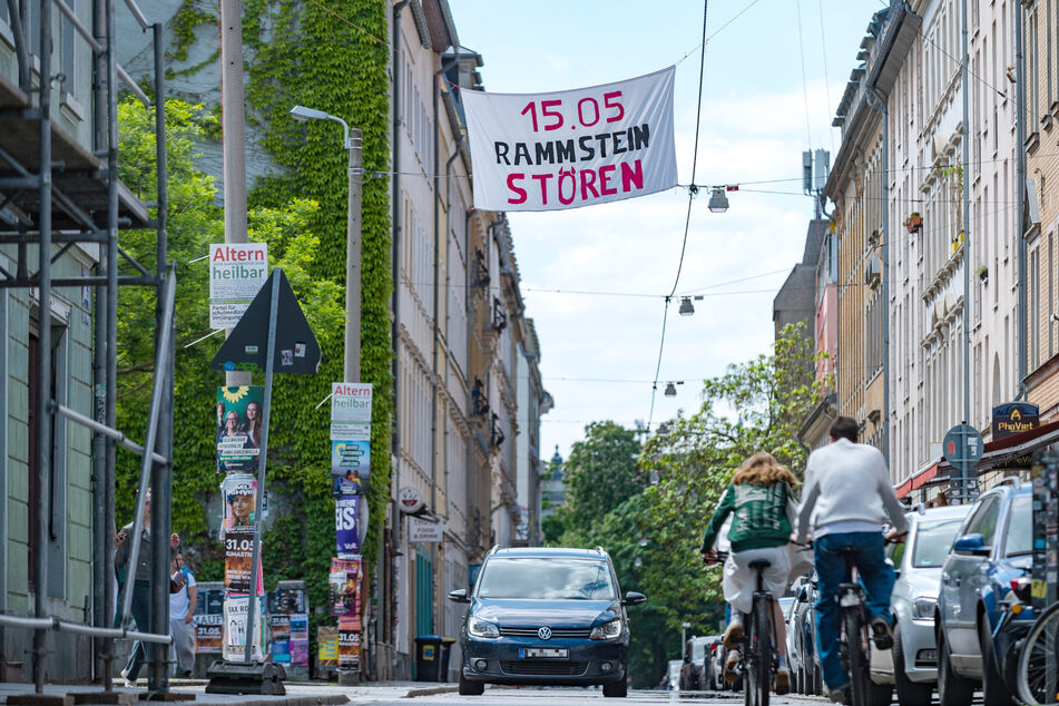 Rund 100 Demonstranten wollen am Mittwoch "Rammstein stören". Sie protestieren von der Neustadt aus bis zum Konzertort.