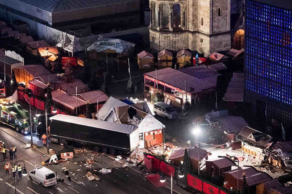 Eine Schneise der Verwüstung hinterließ Anis Amri auf dem Weihnachtsmarkt am Breitscheidplatz in Berlin.