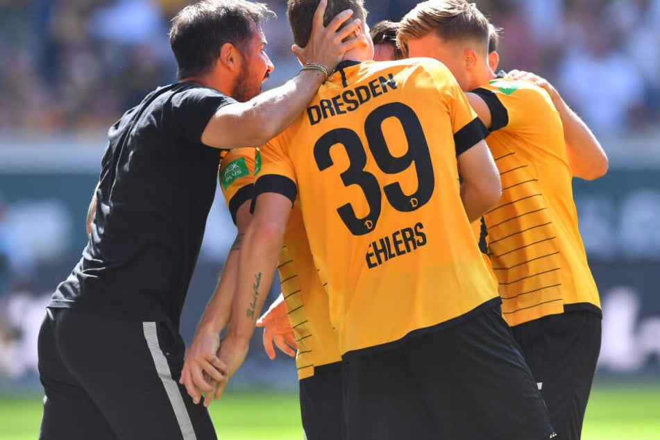 Cristian Fiel im Kreise seiner Spieler.