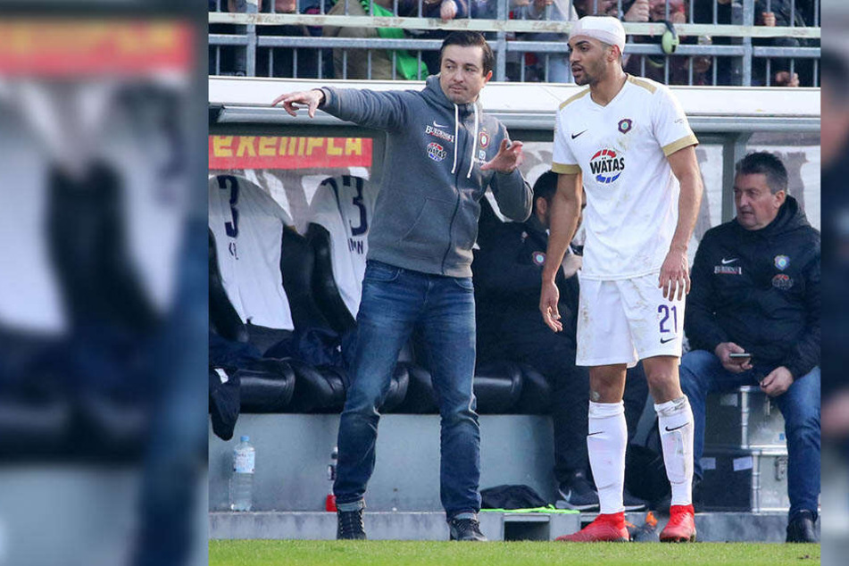 Trotz Turbans spielte Malcom Cacutalua (r.) gegen den FC St. Pauli durch. Allerdings handelte er sich sein 5. Gelbe Karte ein.