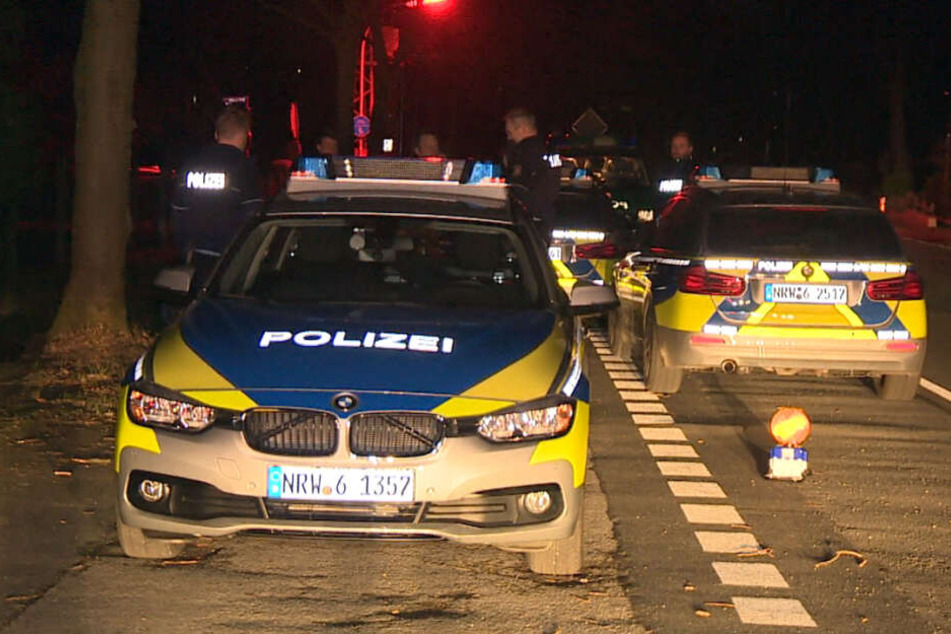 Die Polizei am Tatort in Goch im Kreis Kleve.