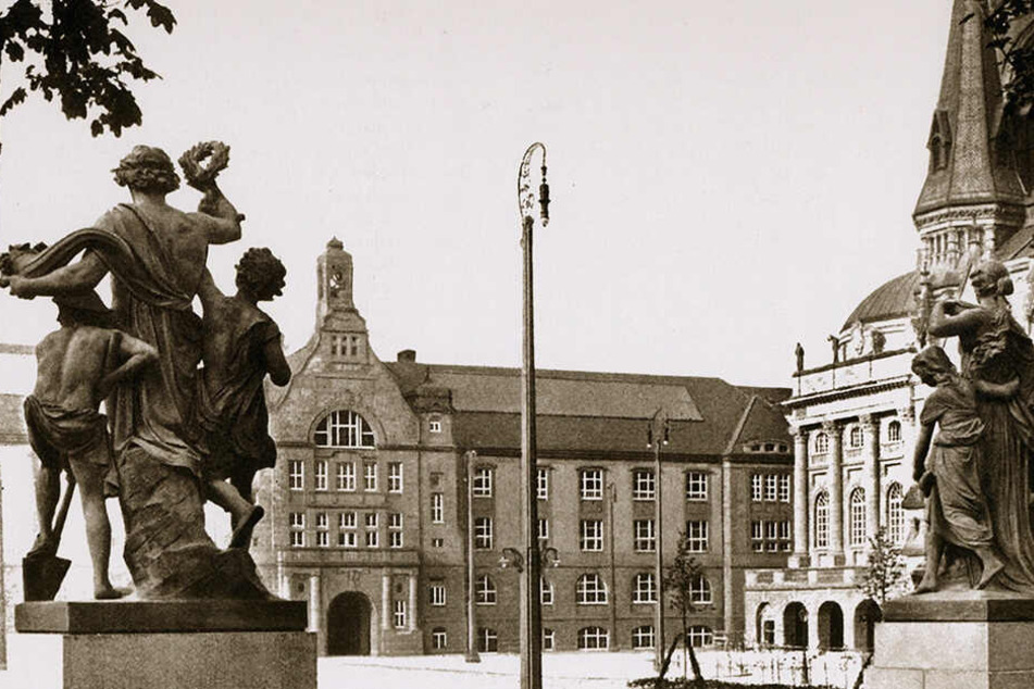 Historische Ansicht: Der Theaterplatz als künftiger Standort sagt nicht allen Chemnitzern zu.