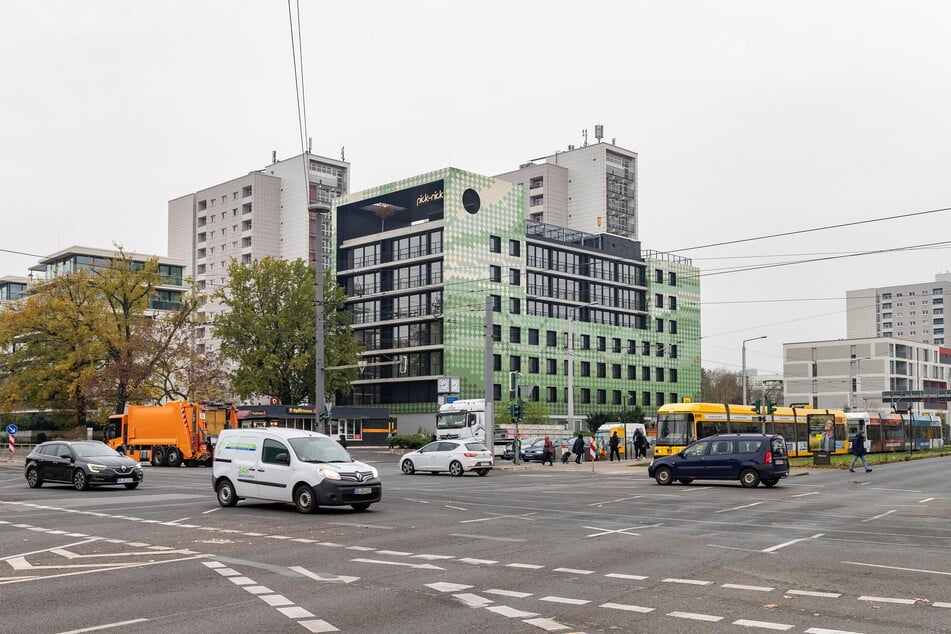 (Zu) laut ist es auch an den großen Verkehrsachsen der Innenstadt wie am Straßburger Platz.