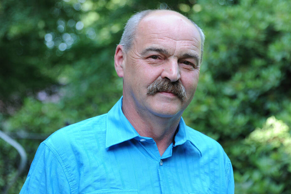 Remses Bürgermeister Joachim Schuricht (61) will nach dem Schneeschippenschlag wieder Ruhe ins Dorf bringen.