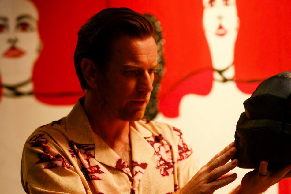 Unterweltboss Roman Sionis alias Black Mask (Ewan McGregor) gehört der Edelstein. Er setzt ein hohes Kopfgeld aus, um ihn und Cassandra zu bekommen.