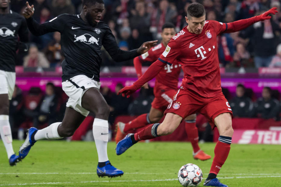 Robert Lewandowski (r.) und der FC Bayern hatten mit Leipzig große Mühe.