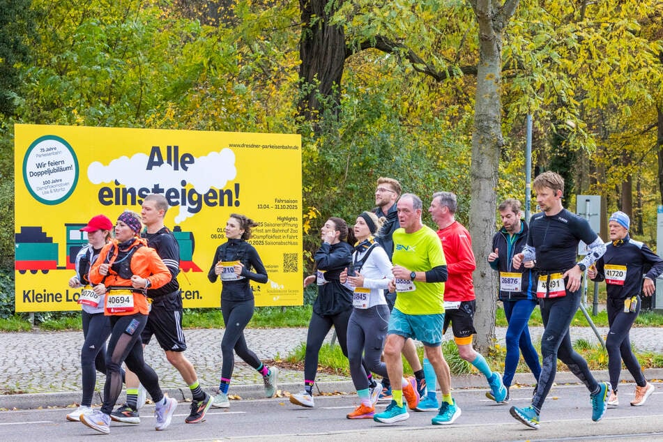 Da die Strecke des Dresden Marathons teilweise durch den Großen Garten verlief, fuhr die Parkeisenbahn am Sonntag nicht.