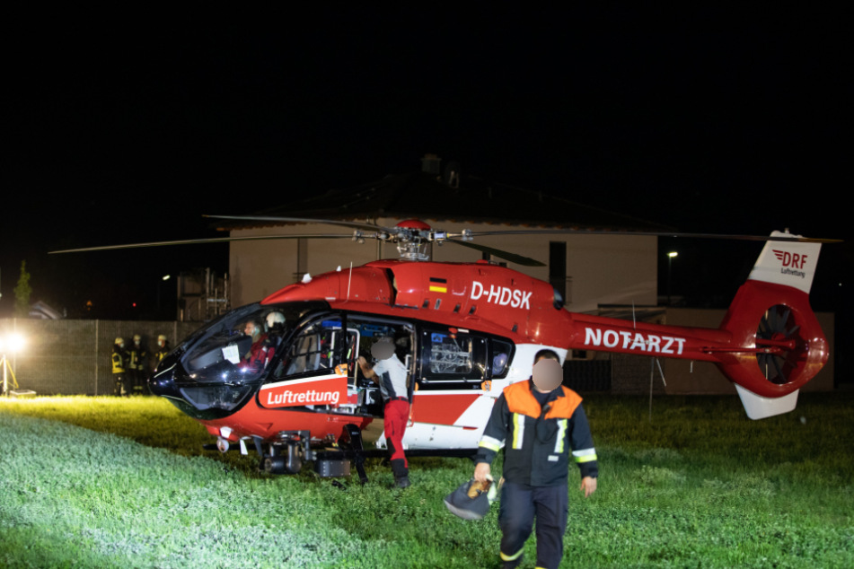 Der Mann wurde mit einem Rettungshubschrauber in ein Krankenhaus gebracht.