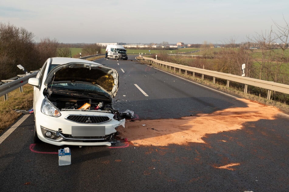 Auf der B184 bei Rackwitz ist es am Montag zu einem Unfall zwischen ein Renault-Transporter und einem Mitsubishi gekommen.