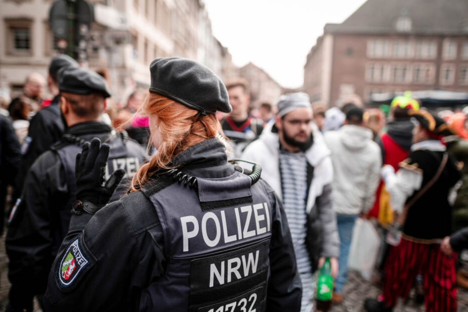 Karneval in Düsseldorf: Das Kö-Treiben wurde für den Sonntag wegen Sturms abgesagt.