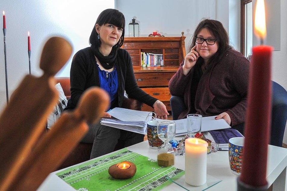 Susann Schnabel (40, l.) und Anne Bayer (34) gründen eine neue Trauergruppe für verwaiste Eltern.