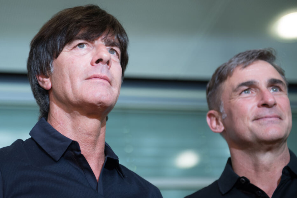 Deutscher Nationaltrainer Jogi Löw (l.) mit Kollege und U21-Coach Stefan Kuntz.