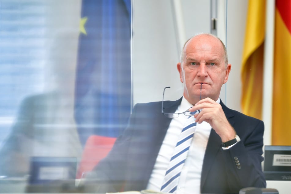 Unter Leitung von Ministerpräsident Dietmar Woidke (SPD) berät das Brandenburger Kabinett darüber, ob die Corona-Verordnung über den 5. Juni hinaus verlängert wird.