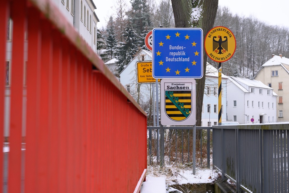 Der Anteil der ansteckenderen Virus-Variante sei in Tschechien im Dreiländereck zu Polen und Sachsen bereits bei rund 60 Prozent der sequenzierten Proben.