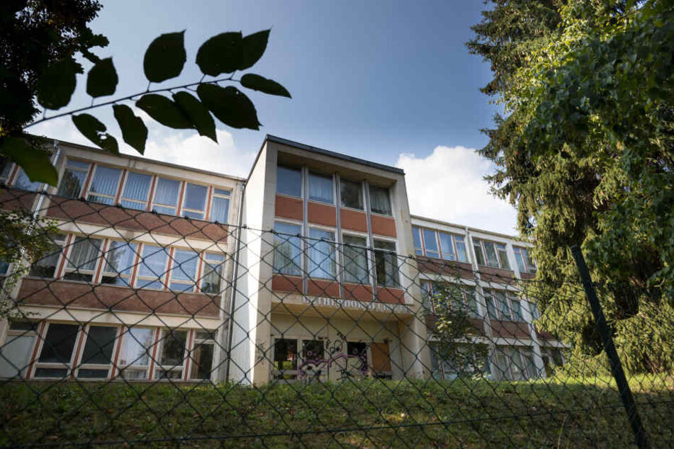 Die leerstehende Dr.-Theodor-Neubauer-Schule an der Vetterstraße soll als 3-zügige Oberschule mit Sporthalle wiederbelebt werden.
