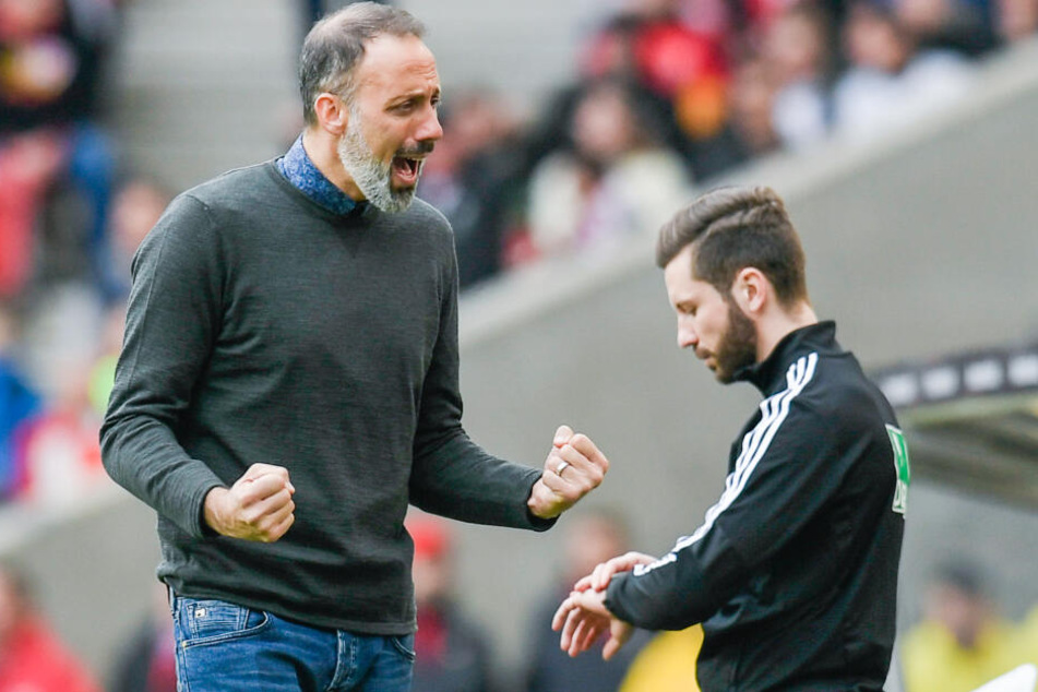 Trainer Pellegrino Matarazzo vom VfB Stuttgart reagiert nach dem Spiel gegen den SSV Jahn Regensburg.