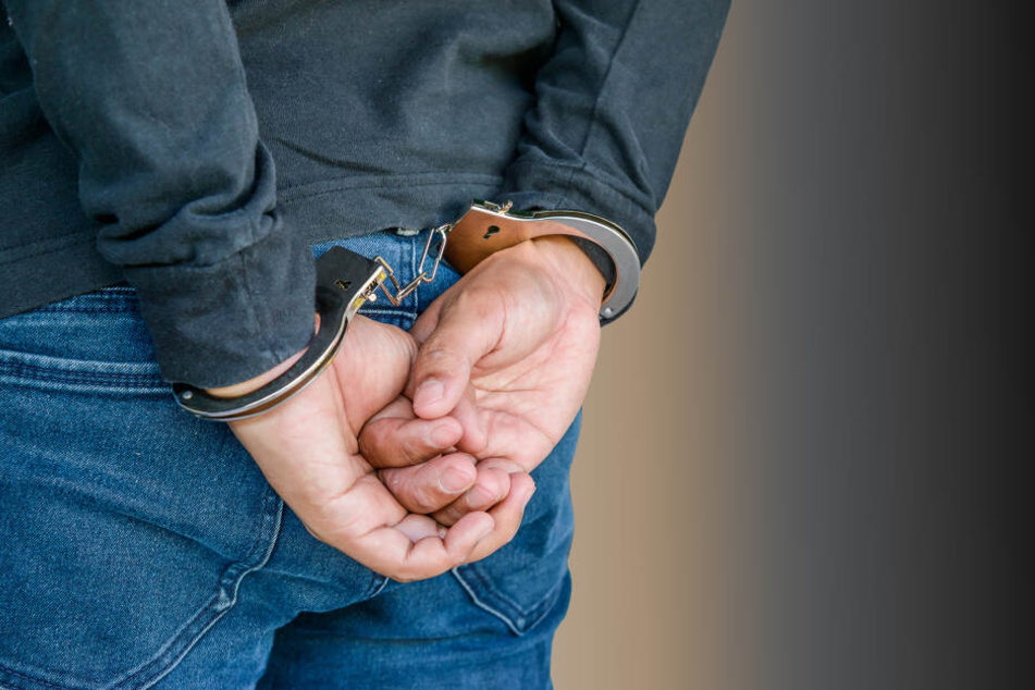 Nach der Vergewaltigung einer jungen Frau wurde der mutmaßliche Täter von der Polizei gefasst. (Symbolbild)