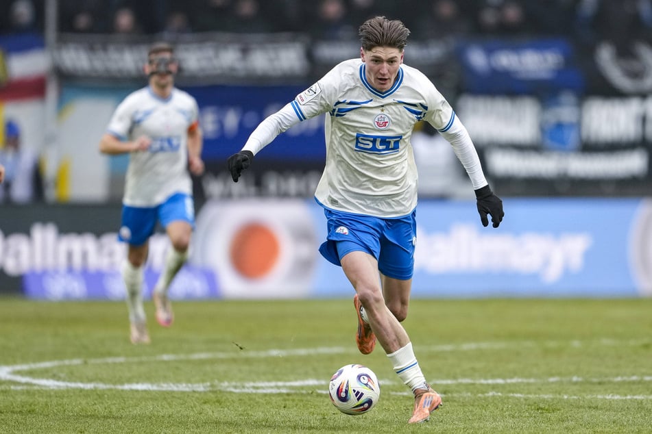 Im Auswärtsspiel in Mannheim ist Ryan Naderi (22) der Wegbereiter des 4:0-Erfolgs.