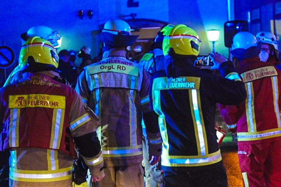 Feuerwehrleute im Einsatz.