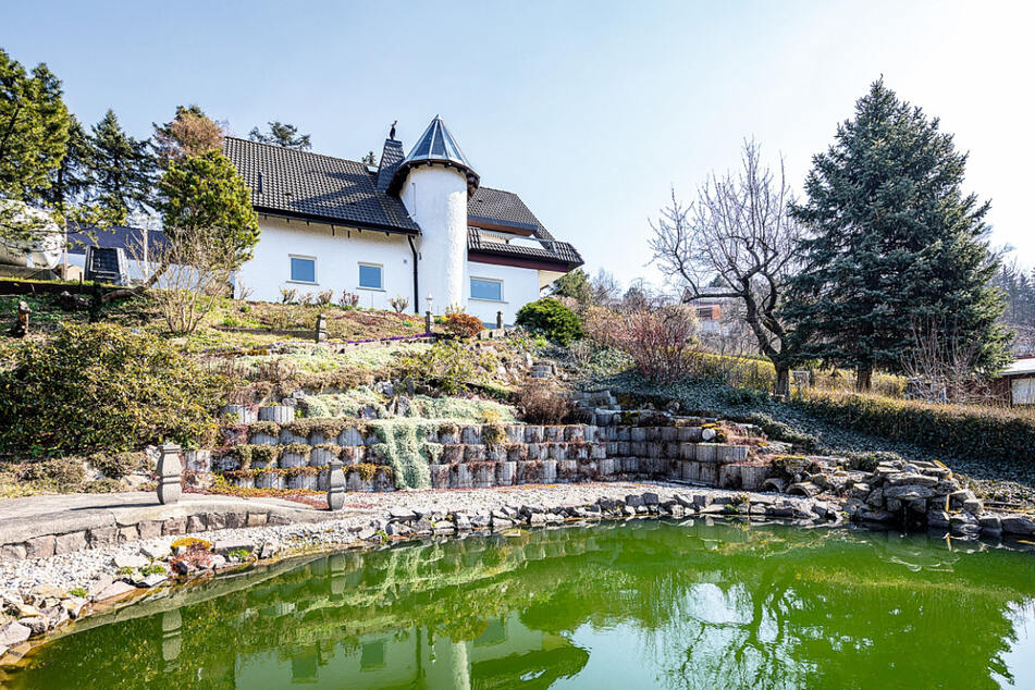 Einfamilienhaus mit Treppenturm in Freital / Mindestgebot 450.000 Euro