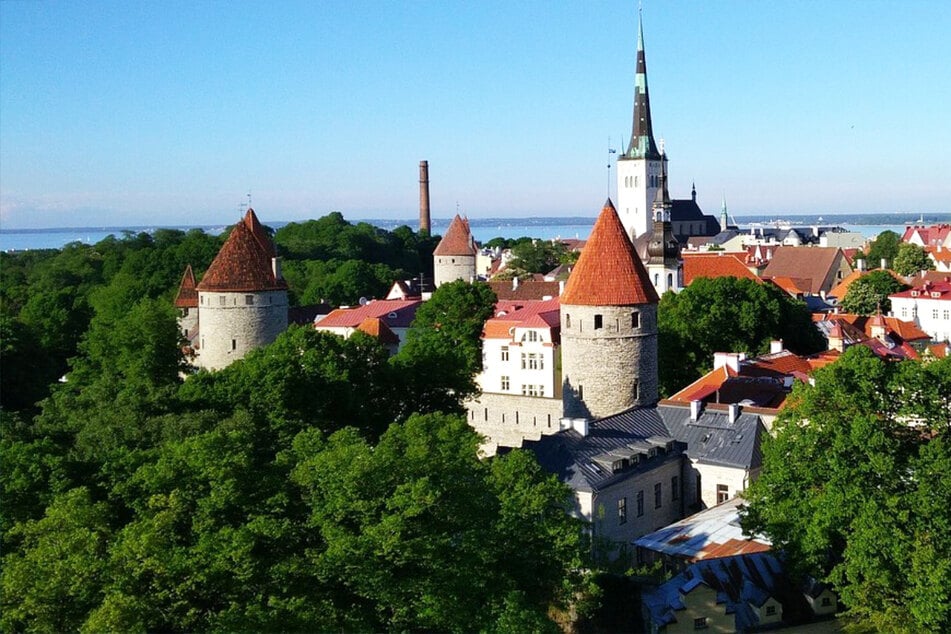 Reise-Wünsche bringt Euch in die schönsten Ecken Europas, zum Beispiel zum Domberg in der estnische Hauptstadt Tallinn.