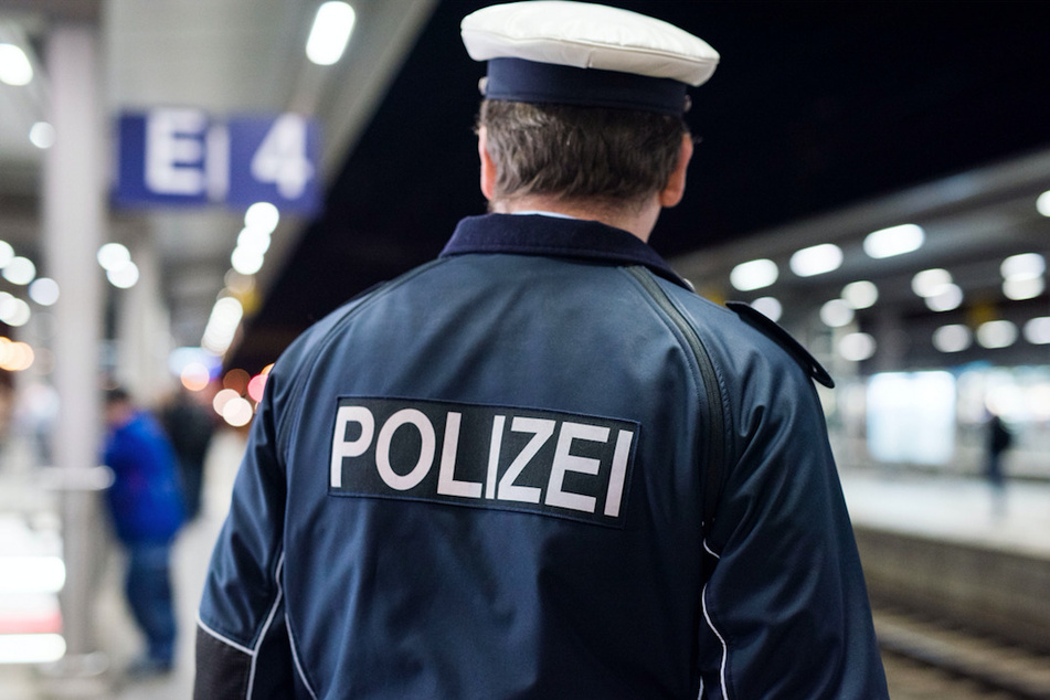 Die Polizei hat die Ermittlungen nach dem Vorfall am S-Bahngleis aufgenommen. (Symbolbild)