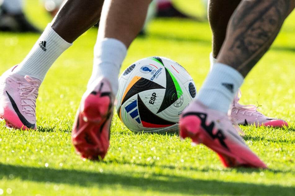 Mord beim Ausflug einer Fußballmannschaft: Staatsanwaltschaft und Polizei gehen von Rache als Motiv für die Tat aus. (Symbolfoto)