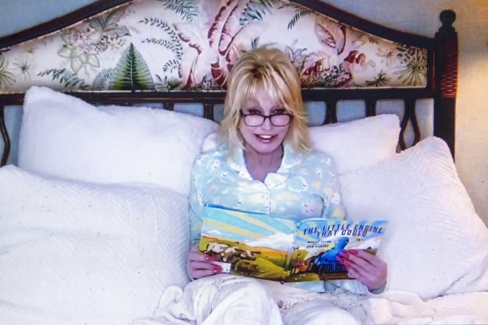 Dolly Parton reads bedtime stories online to help kids fall asleep during the coronavirus pandemic.
