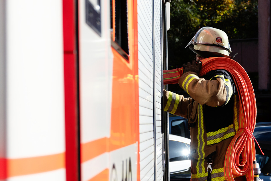 Die Feuerwehr musste Wasser abpumpen. (Symbolbild)