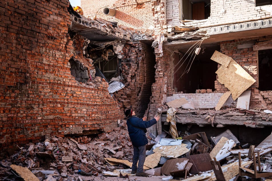 Mitten in der ostukrainischen Frontstadt Slowjansk schlagen russische Bomben ein. Es gibt Tote und Verletzte. (Archivbild)
