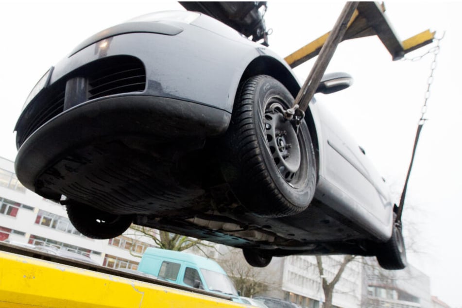 Autos könnten sogar abgeschleppt werden. (Symbolbild)